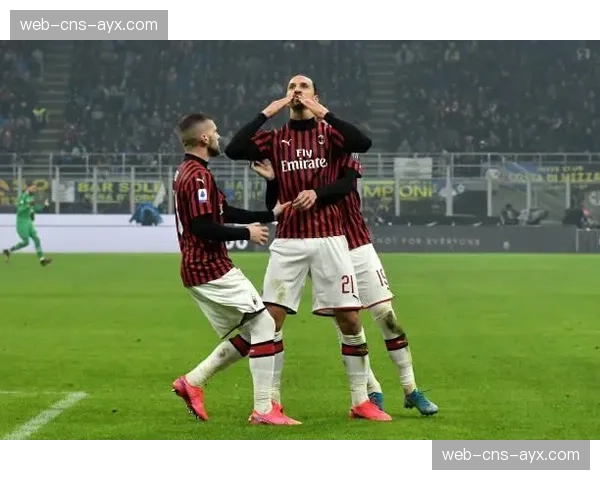 通讯:米兰城内业余联赛兴起“边路走廊”挑战赛,模仿职业球员数据 通讯:米兰城内业余联赛兴起“边路走廊”挑战赛,模仿职业球员数据